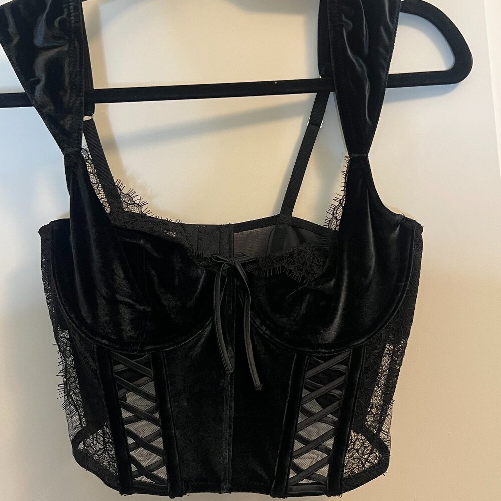 Victoria Secret Black Crop Top (New with tags)